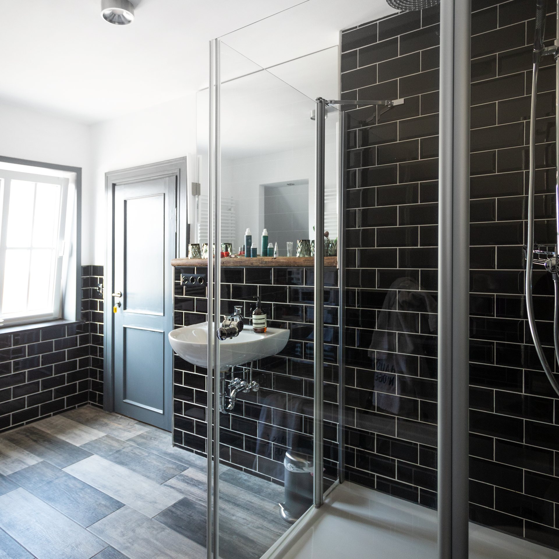 APARTMENT MIT DER ROTEN TÜR – Ansicht 2